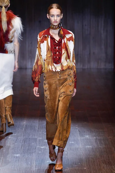 Look 7